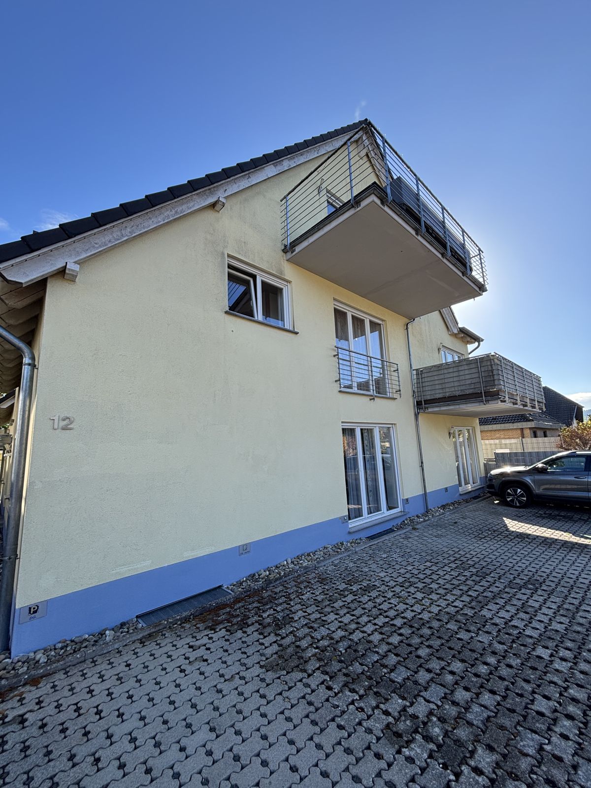 Dieselbe Fassade vier Wochen später, Zwischenstand